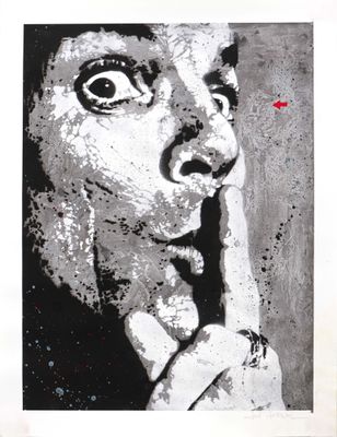 peinture en noir et blanc représentant une femme qui porte un doigt à ses lèvres