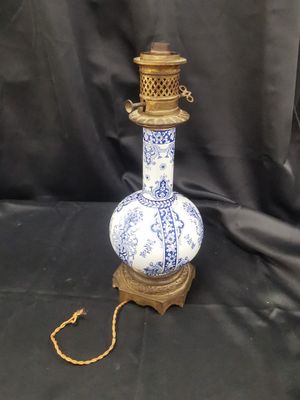 Pied de lampe en faience de Delft