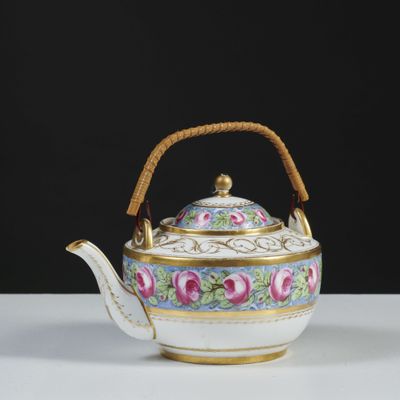 an image of a tea pot with a handle and a handle