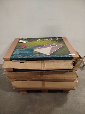 une pile de cartons empilés les uns sur les autres