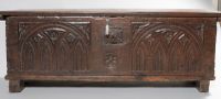 Petit coffre rectangulaire en chêne sculpté en façade d'arca… (photo 3)