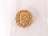 une pièce d'or sur laquelle figure l'image d'un homme