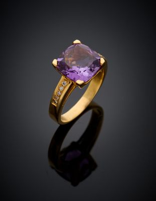 une bague en améthorate et diamants