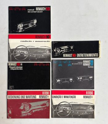 quatre livres posés sur une table blanche, avec une couverture noire et rouge