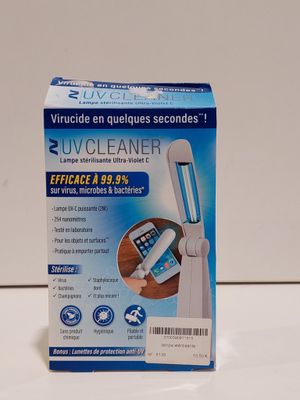 une boîte de brosses à dents posée sur une table