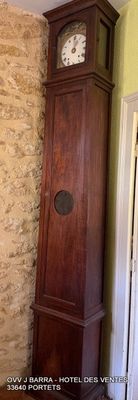 Pendule de parquet caisse en noyer époque XIXème, balancier …