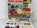 une image représentant une boîte contenant des jouets