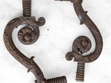 paire de poignées de porte anciennes en fonte