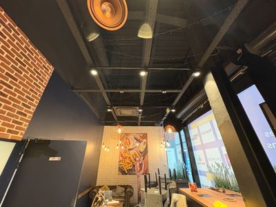 5 lampes en métal et 6 suspensions d'éclairage