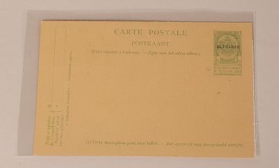 une photo d'une carte postale sur laquelle figure un timbre