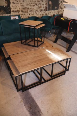 Deux tables basses gigognes et un guéridon carré modernes pièteme...