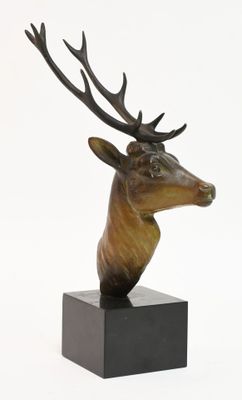 Ecole XXème s "Tête de cerf" Epreuve en bronze patiné (usure…