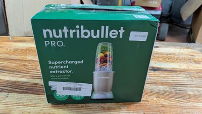 une boîte de Nutribullet Pro posée sur une table