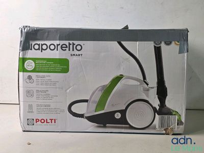 la boîte d'un aspirateur est ouverte sur la table