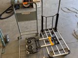 un chariot posé par terre dans le garage