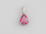 un pendentif en rubis et diamants en forme de poire