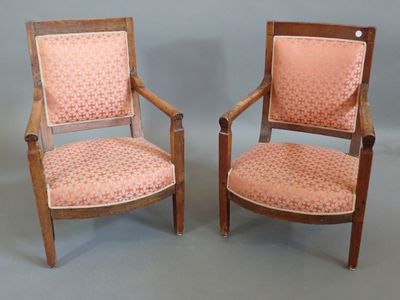 paire de fauteuils français en noyer datant du début du XXe siècle