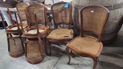 6 chaises cannées destyle Louis XV (1 chaise avec assise déf…