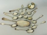 a lot of spoons and spoon spoons arranged in a circle