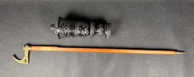 une image représentant un crayon et un rouleau de fil posés sur une table