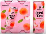 deux canettes de thé glacé aux pêches sur fond rose