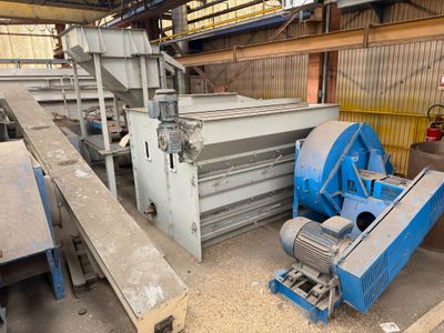 une grande machine installée dans un bâtiment