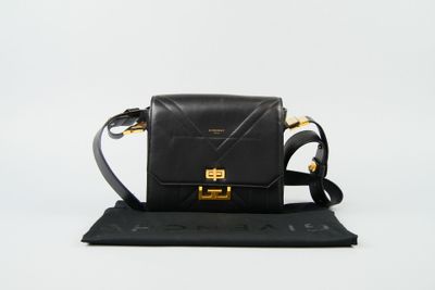 GIVENCHY, Paris. Sac en cuir lisse noir surpiqué, modèle "Ed…