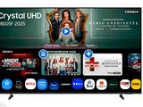 une photo d'une Smart TV avec l'application Crystal UHD affichée à l'écran