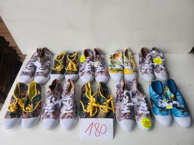 Lot composé de 10 paires de baskets légères, motifs imprimés…