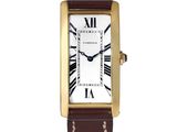 gros plan d'une montre-bracelet avec des chiffres romains