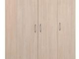 un gros plan d'une armoire en bois à deux portes