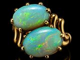 un oplite et une bague en or sertie de deux oplites ovales