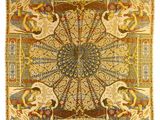 un tapis persan ancien aux motifs élaborés