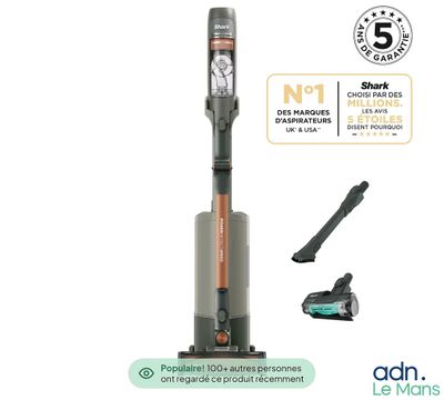 L'aspirateur balai sans fil est présenté avec un cordon d'alimentation sans fil.