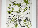tableau encadré représentant une peinture verte et noire accrochée à un mur blanc
