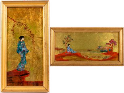 deux tableaux encadrés représentant une femme en robe bleue et une femme en robe rouge
