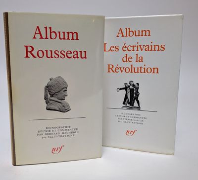 deux livres posés sur une table blanche, dont l'un a une couverture rouge et l'autre une photo en noir et blanc