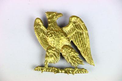 une image représentant un aigle royal sur fond blanc