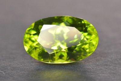 PERIDOT NATUREL - Provenance PAKISTAN - 6.