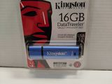 une image montrant un gros plan d'une clé USB dans son emballage