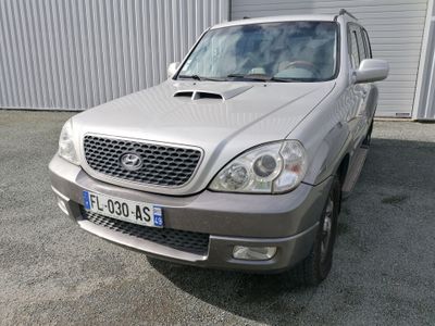 a picture of a car parked in front of a building