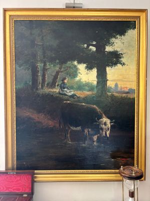 une image d'un tableau sur le mur d'une pièce