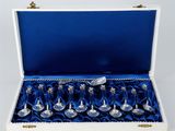 un lot de six verres à vin plaqués argent dans un coffret de présentation