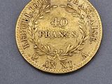 a gold coin with a wreath on the front of it