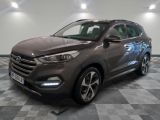vue de face d'un SUV gris garé dans un garage