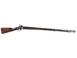 un fusil à long canon et à crosse en bois