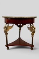 Gueridon tripode en placage d'acajou et bronze d'ornement, l…