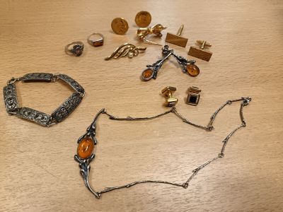 Ensemble de bijoux fantaisie en métal doré ou argent. - Photo 1