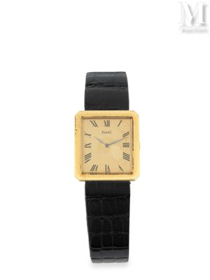 gros plan d'une montre avec des chiffres romains sur le cadran