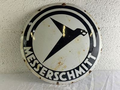 a sign on the wall that says thunderbreen on it